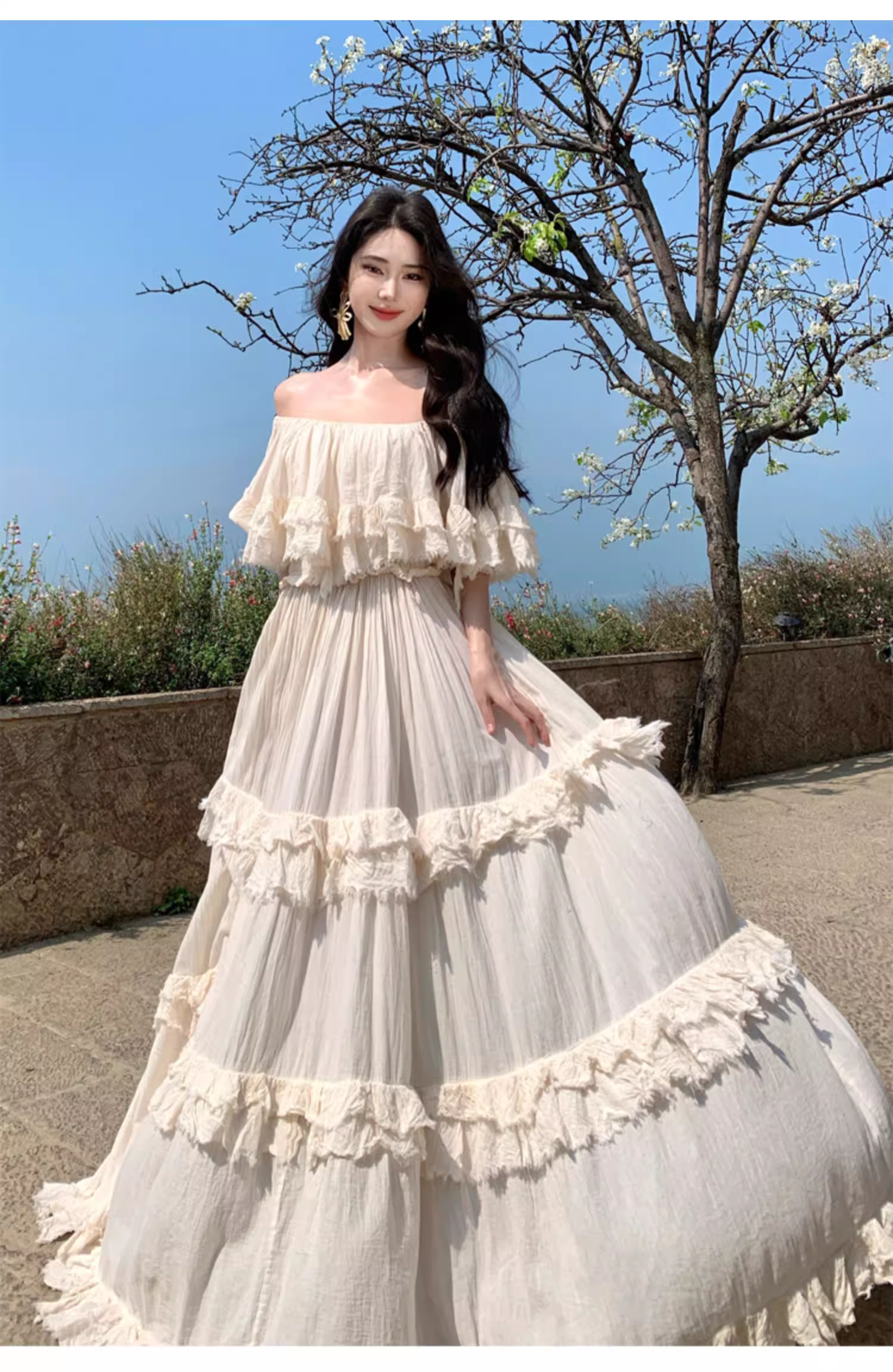 Vintage Elfenbein trägerloses Rüschensaum-Design Elegantes Strandurlaubs-Sommerkleid in A-Linie DP6264