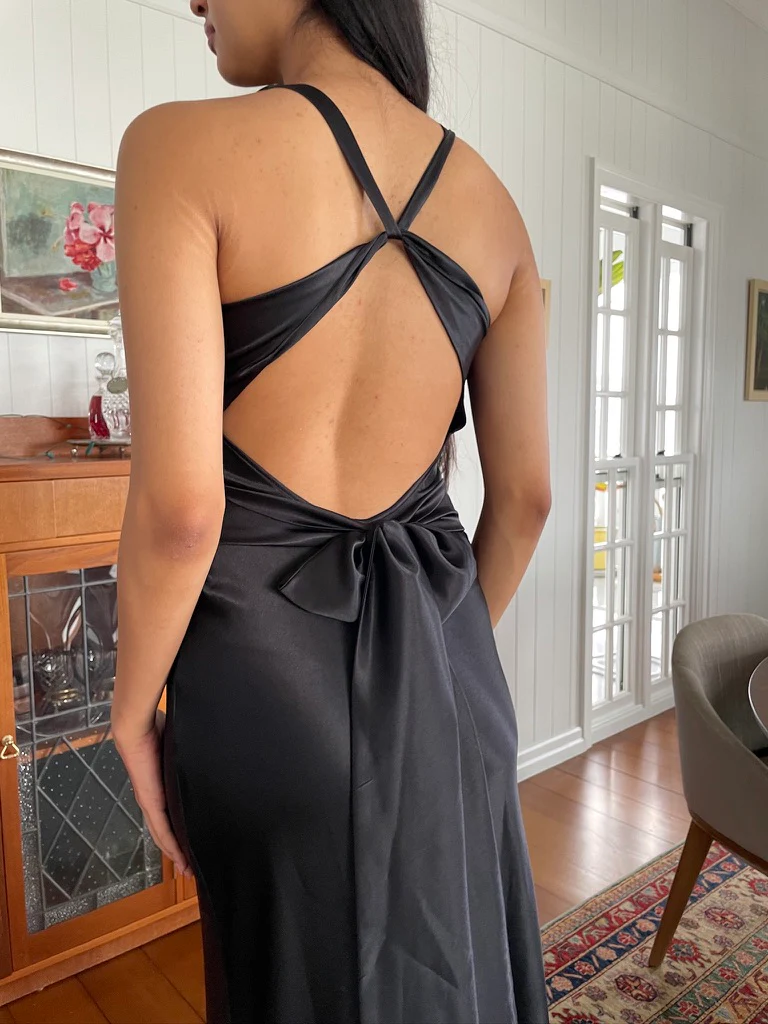Robe de soirée longue noire en satin simple, col en V, dos nu, DP3019