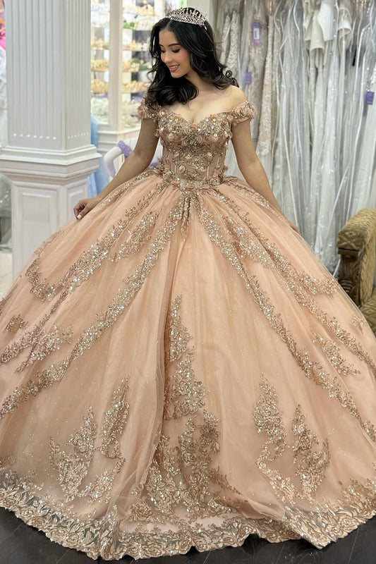 Robe de bal glamour rose champagne à épaules dénudées en tulle orné d'appliqués de perles DP7221