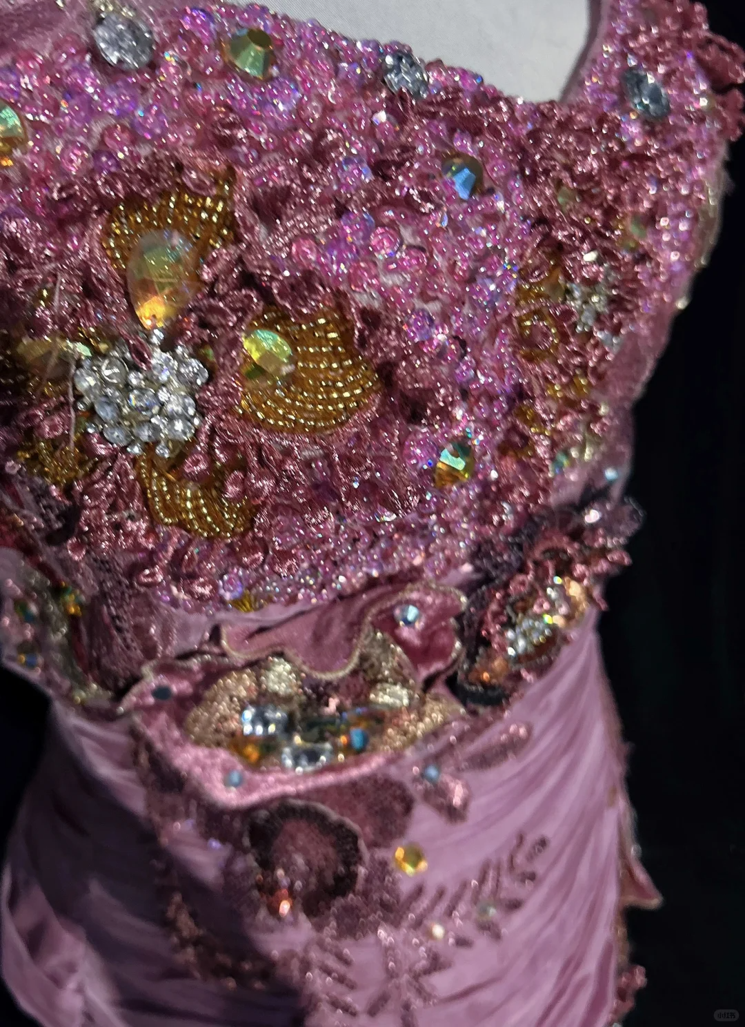 Robe de soirée longue vintage à bretelles roses, fourreau, broderie florale et perles, DP5331
