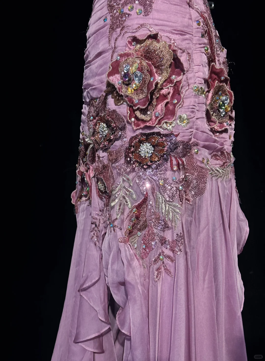 Robe de soirée longue vintage à bretelles roses, fourreau, broderie florale et perles, DP5331