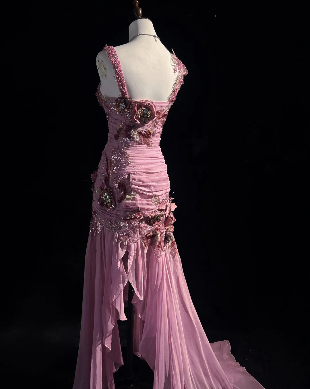 Robe de soirée longue vintage à bretelles roses, fourreau, broderie florale et perles, DP5331