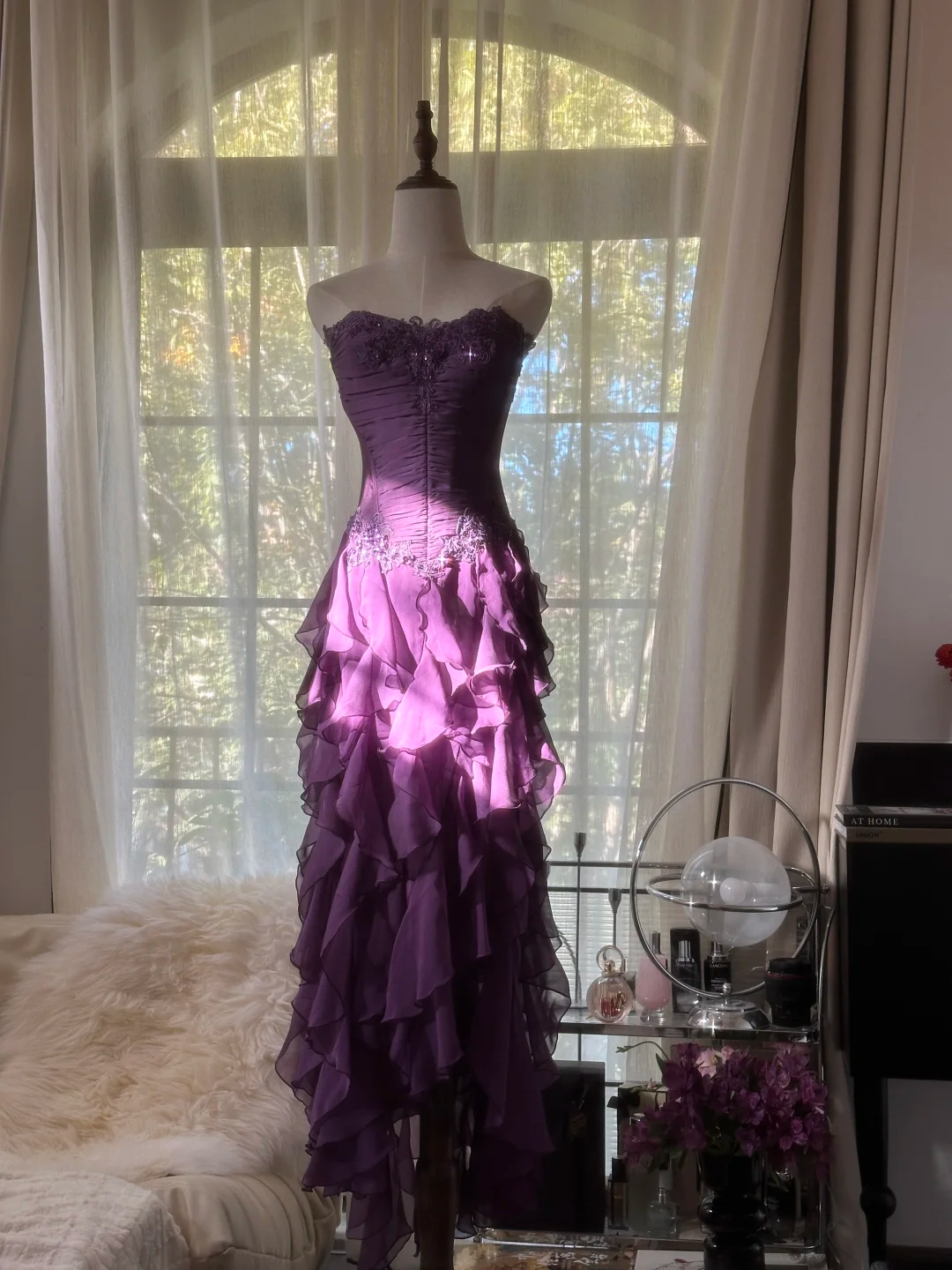 Lila trägerloses A-Linien-Rüschen-Langballkleid Vintage Abend-Partykleid, DP5282