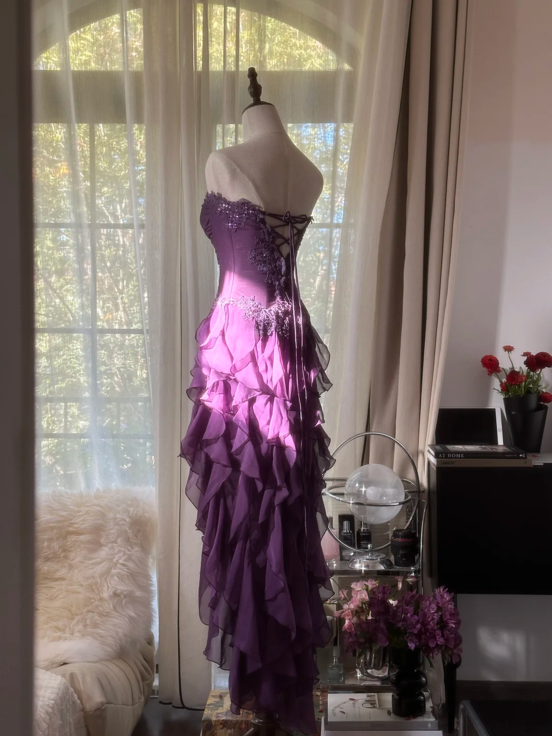 Lila trägerloses A-Linien-Rüschen-Langballkleid Vintage Abend-Partykleid, DP5282