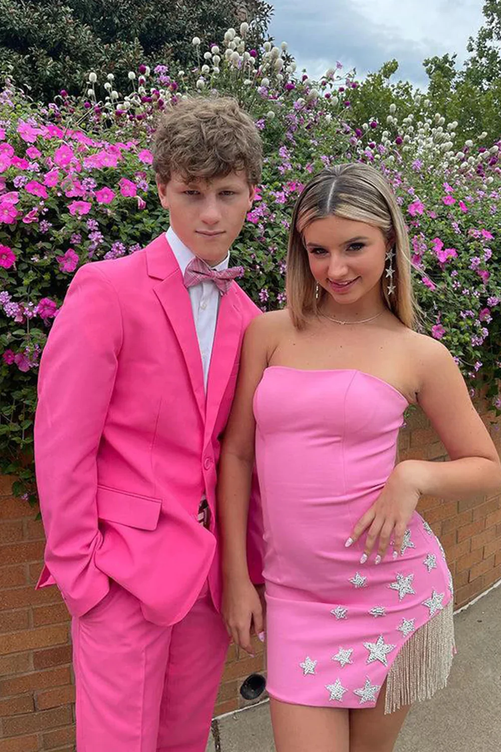 Robe moulante rose sans bretelles à franges, DP2563