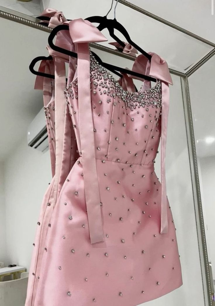 Rosa Satin Homecoming-Kleid mit Trägern und Perlenbesatz, Mini-Geburtstagskleid, DP3728