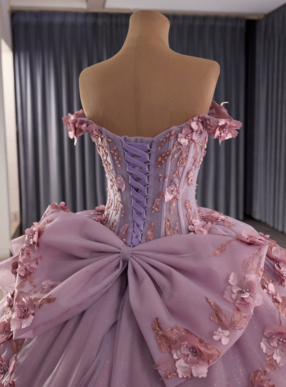 Vintage-Ballkleid für Quinceañeras in Fliederfarben mit schulterfreiem Ausschnitt, 3D-Blumenapplikationen und Kathedralenschleppe aus Tüll (DP7250)