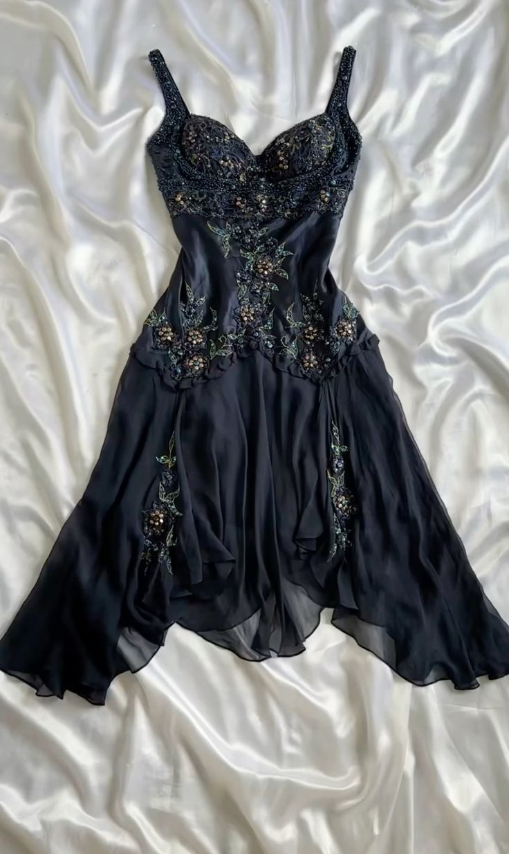 Robe de soirée vintage bleu marine foncé à bretelles et perles, DP2510