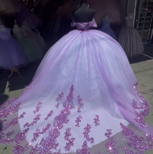 Lila schulterfreies Ballkleid mit Perlenapplikationen für Sweet 15 Quinceanera, DP3007