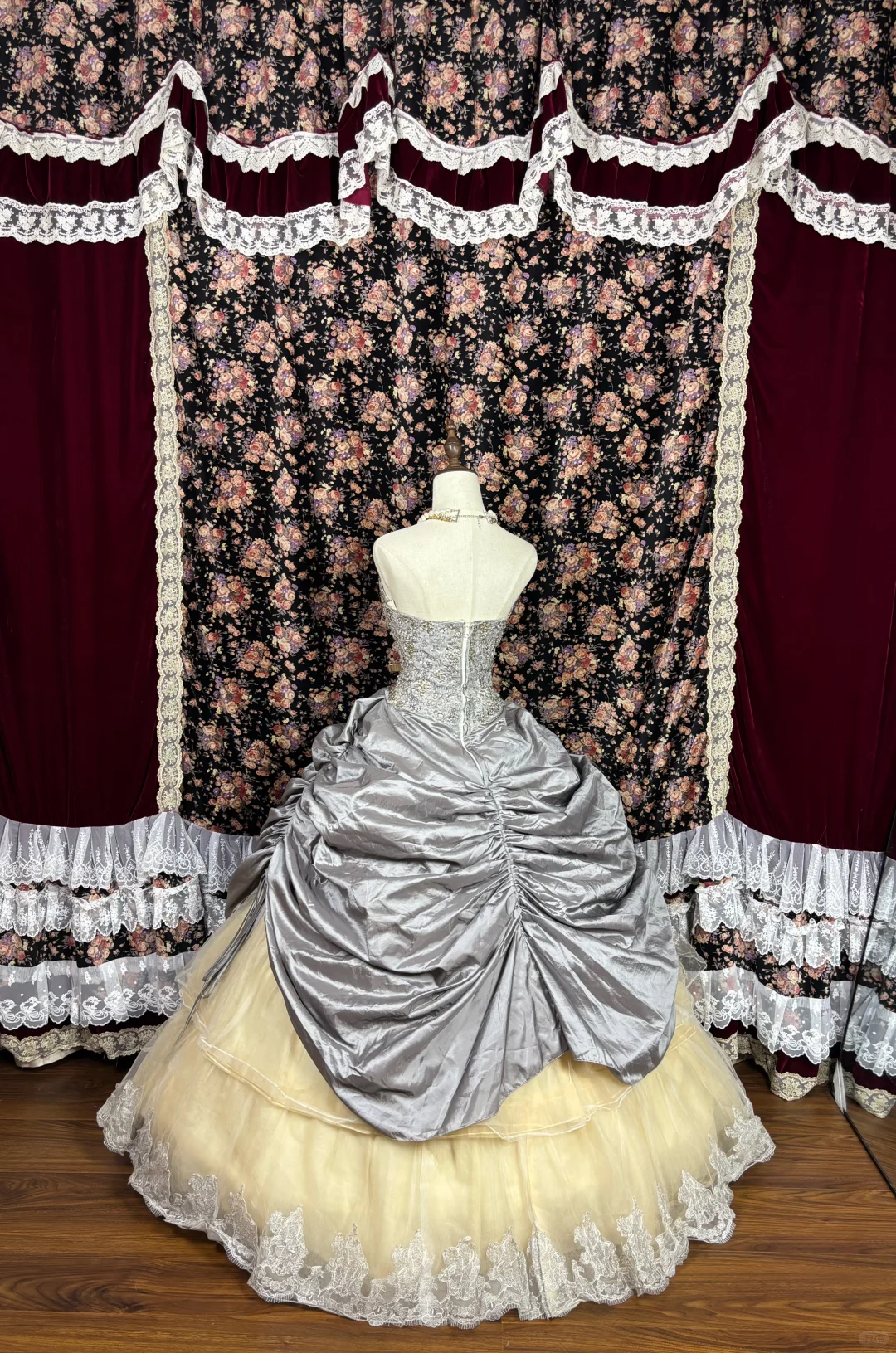 Robe de Quinceanera rétro argentée, sans bretelles, en satin, à paillettes, coupe trapèze, pour un anniversaire de 16 ans, DP5923
