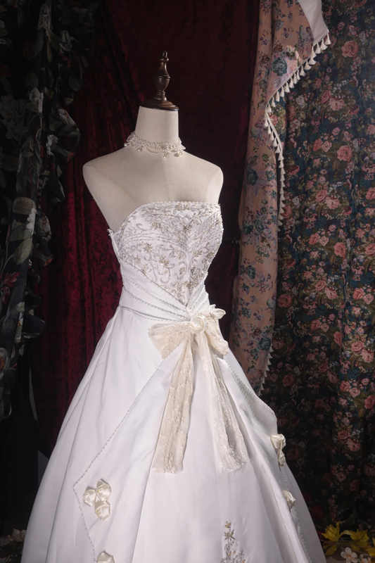 Romantic Timeless Ivory Strapless Embroidered A-Line Wedding Dress DP7406