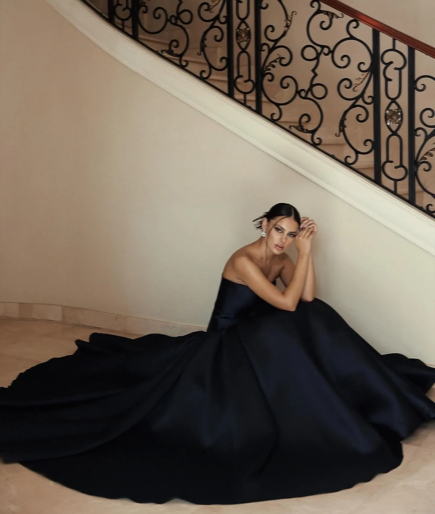 Robe de soirée longue en satin bleu marine, coupe trapèze, sans bretelles, DP3653