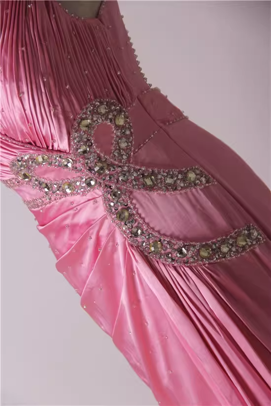 Robe de bal sirène rose fuchsia glamour en satin perlé et froncée DP7622