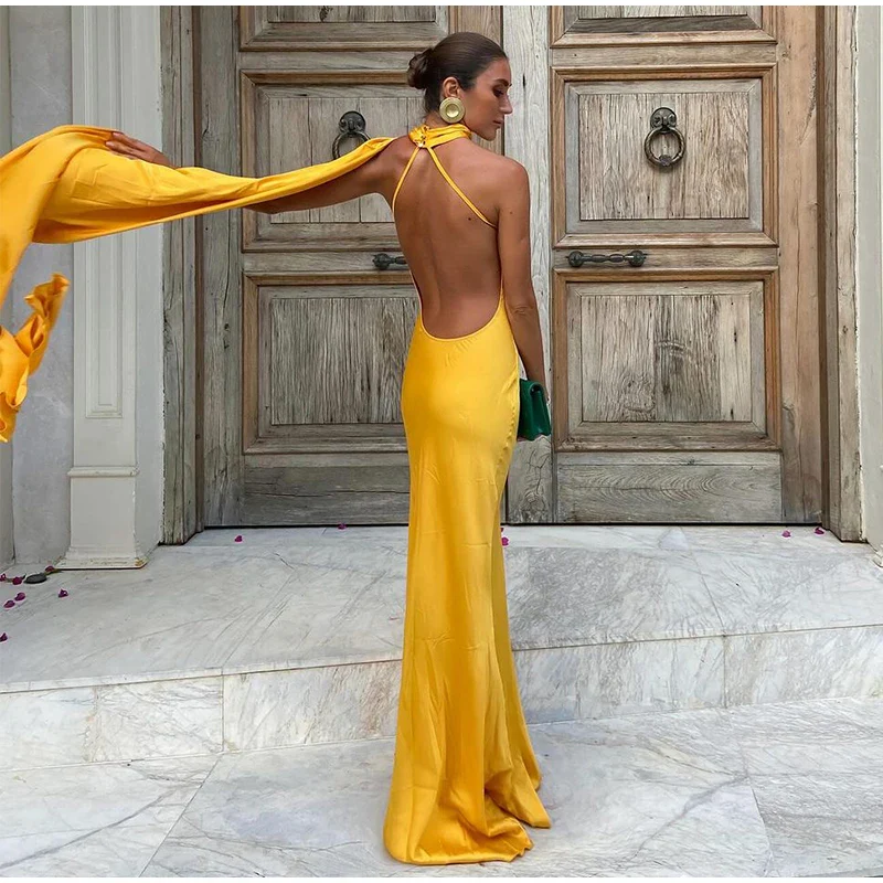 Gelbes Neckholder-Abendkleid im Meerjungfrau-Stil aus Satin, lang, DP3583