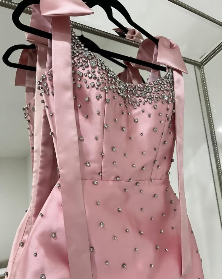 Rosa Satin Homecoming-Kleid mit Trägern und Perlenbesatz, Mini-Geburtstagskleid, DP3728