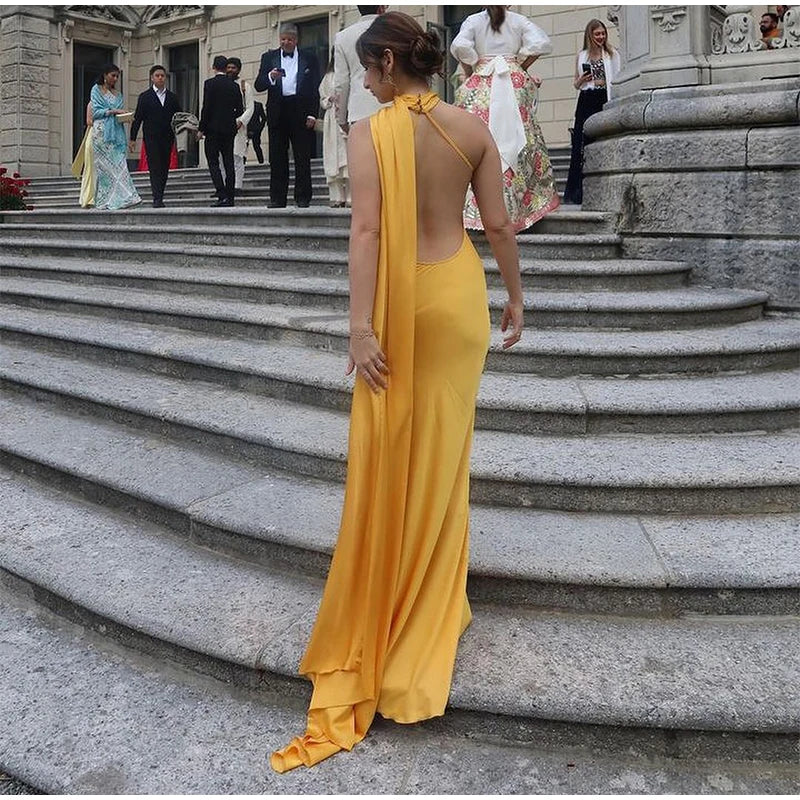 Gelbes Neckholder-Abendkleid im Meerjungfrau-Stil aus Satin, lang, DP3583