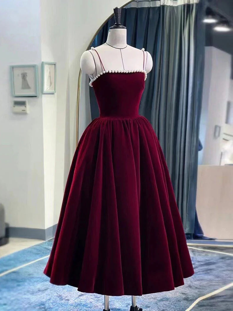 Robe de soirée trapèze en velours bordeaux rétro à bretelles spaghetti et perles DP6077