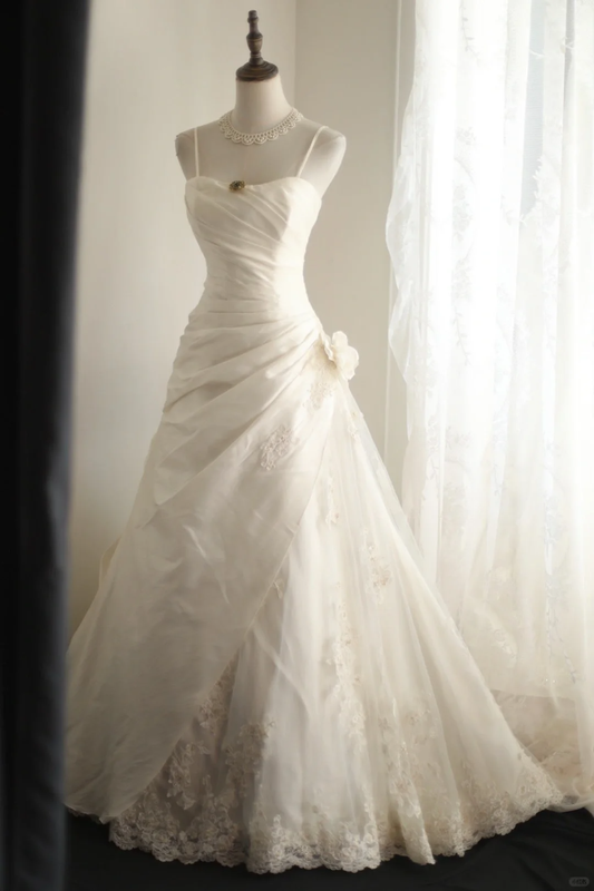 Spaghettiträger Weiß A-Linie Spitze Satin Vintage Brautkleid Brautkleid, DP5172