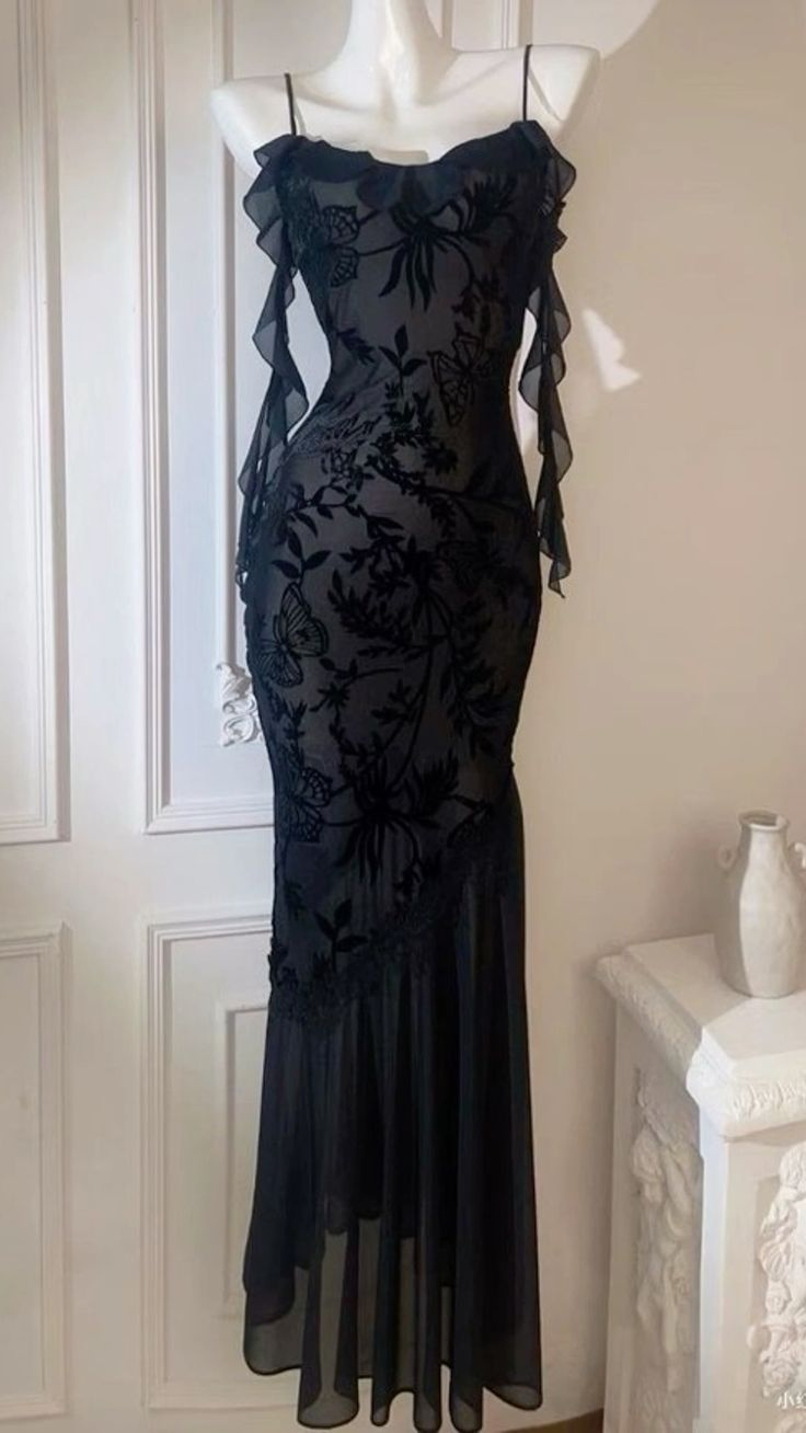 Robe de soirée longue noire à bretelles spaghetti et dentelle style sirène, DP2987