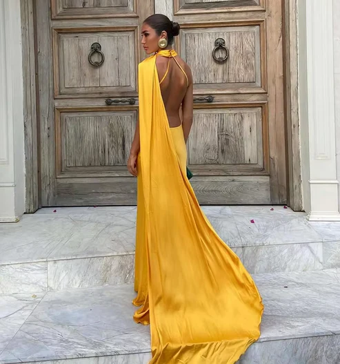 Gelbes Neckholder-Abendkleid im Meerjungfrau-Stil aus Satin, lang, DP3583