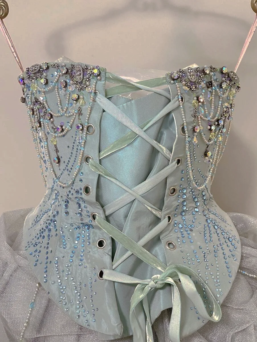 Vintage Eisblaues trägerloses, perlenbesetztes Rüschen-Glitzer-Tüll-Ballkleid für Sweet 15 Quinceañera DP7556