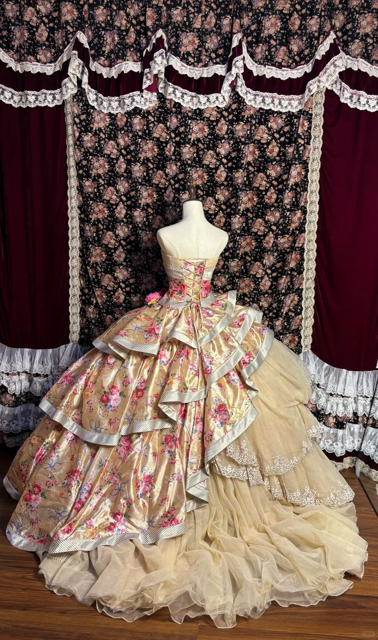 Victorian Floral Brocade Layered Tulle Lace Trims 3D Flower Strapless Quinceanera Sweet 15 Ball Gown DP7174