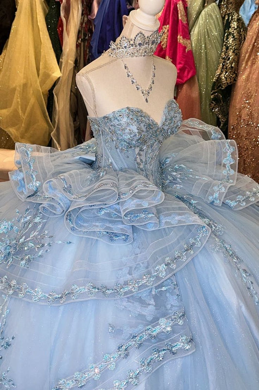 Robe de bal de quinceañera bleu clair glamour, bustier cœur, tulle à volants, broderie florale perlée scintillante DP7141