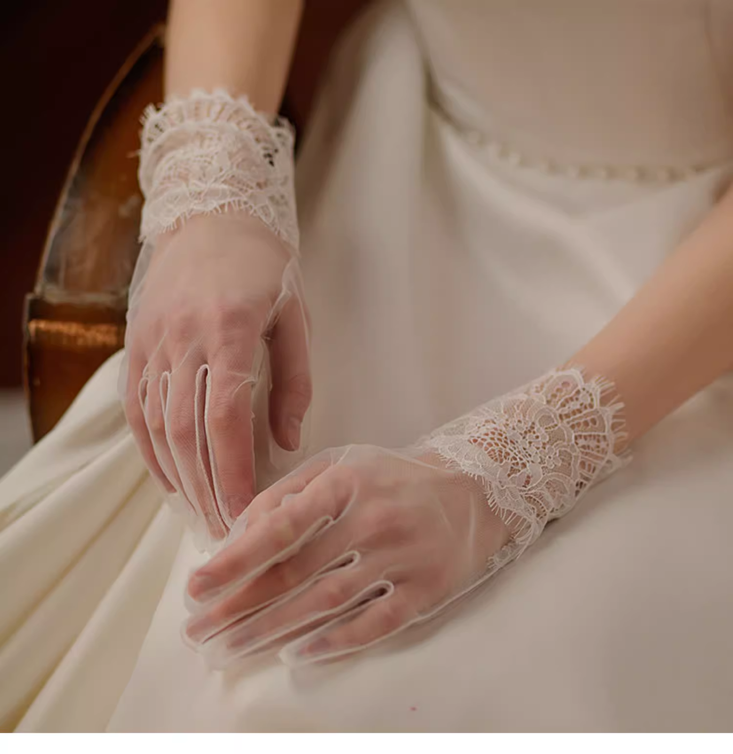 Simple White Short Mesh Splicing Soft Lace Bridal Wedding Gloves, DP5300