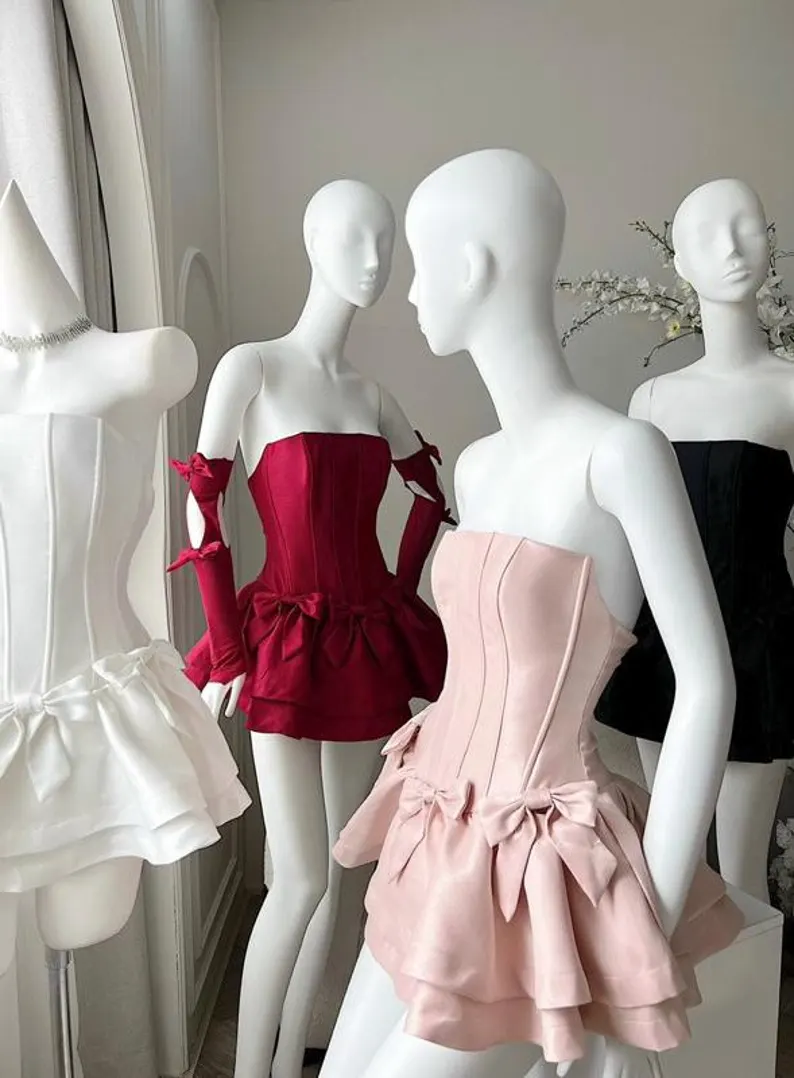 Robe de soirée rouge bustier trapèze à volants et nœud papillon, DP3052