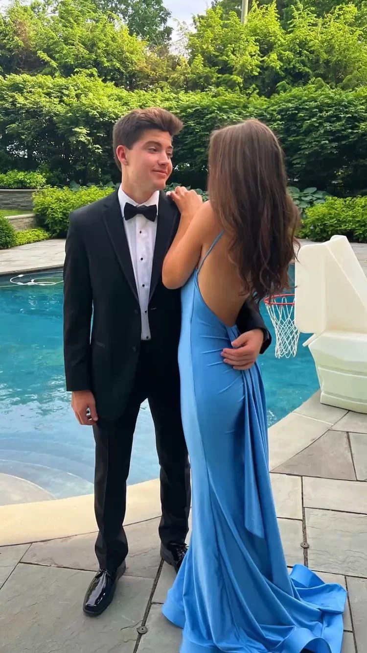 Blaues Abendkleid im Meerjungfrau-Stil mit offenem Rücken und Trägern, DP2578