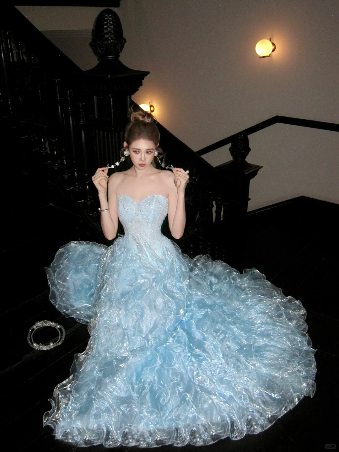 Wunderschönes glänzendes hellblaues trägerloses A-Linien-Tüll-Brautkleid, Ballkleid, Abendkleid DP6248