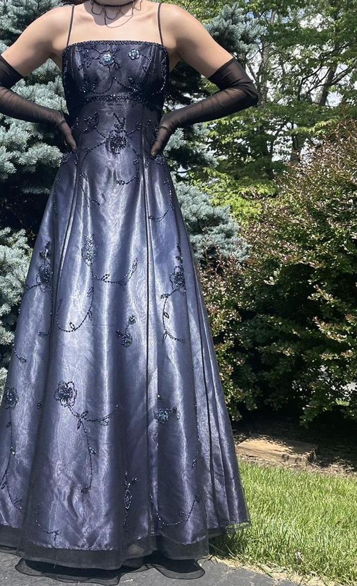 Robe de soirée longue vintage à bretelles spaghetti et perles DP3895