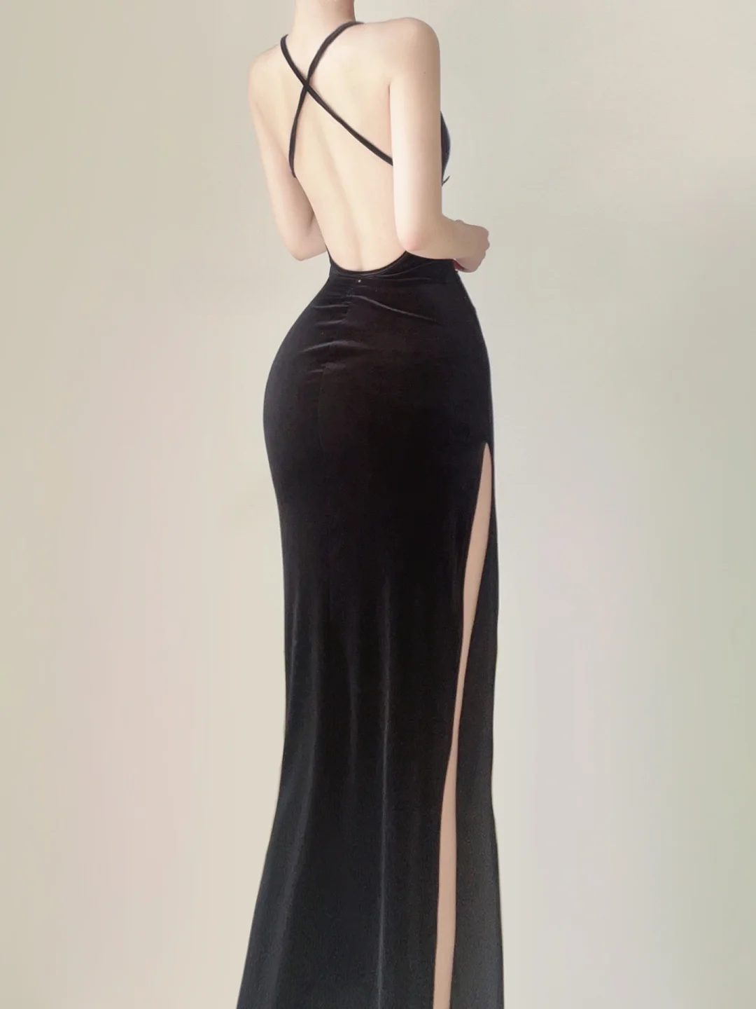 Sexy schwarzes rückenfreies Meerjungfrau-Samt-Abendkleid mit langem Ärmel, Geburtstags-Outfits, DP5386