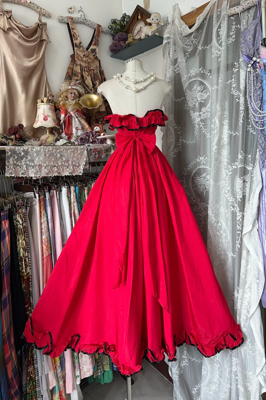 Robe de soirée trapèze vintage rouge à volants et décolleté en cœur DP6377