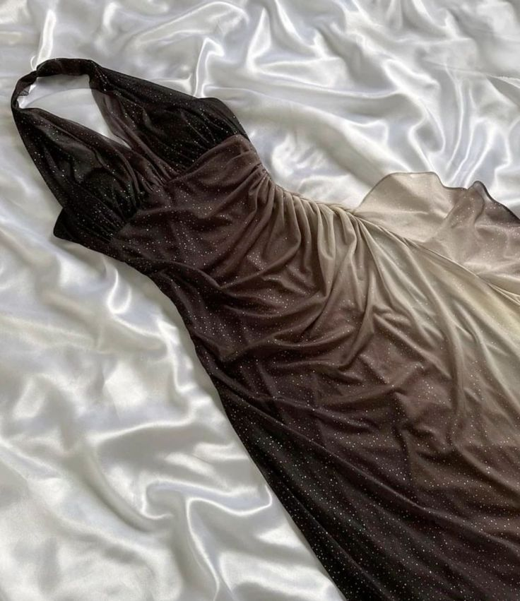 Robe de soirée longue vintage en mousseline de soie à volants et dos nu, DP3811