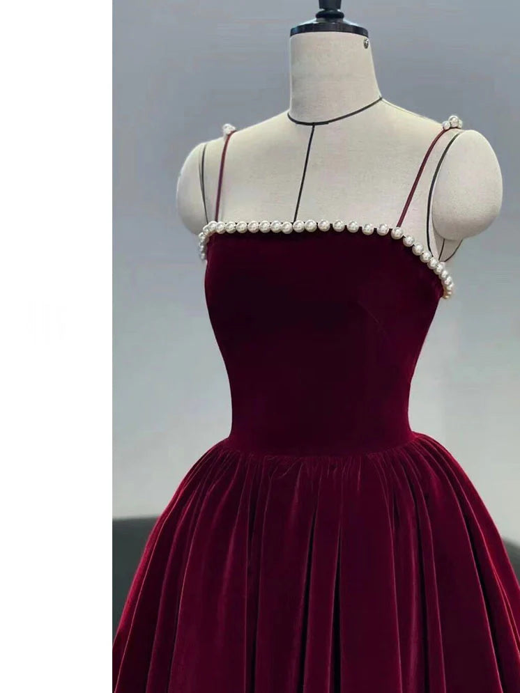 Robe de soirée trapèze en velours bordeaux rétro à bretelles spaghetti et perles DP6077