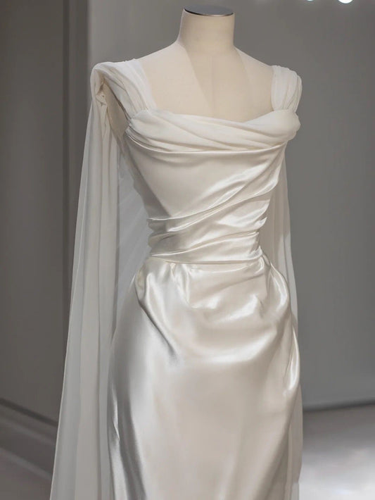 Elegantes Brautkleid aus Satin mit Cape-Ärmeln, drapiertes Brautkleid DP7047