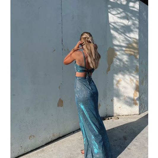 Glänzendes rückenfreies langes Partykleid mit Spaghettiträgern und Schlitz, DP2621