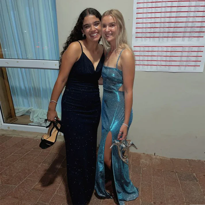Glänzendes rückenfreies langes Partykleid mit Spaghettiträgern und Schlitz, DP2621