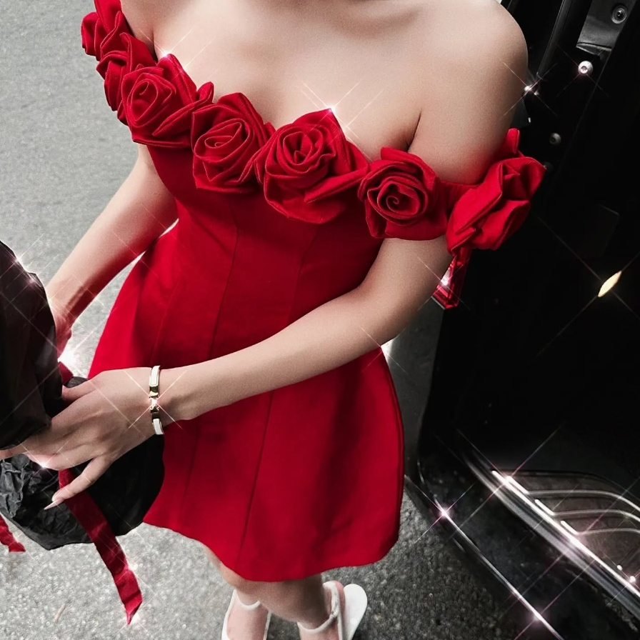 Robe de soirée rouge à épaules dénudées et coupe trapèze avec roses, tenue d'anniversaire, DP3131