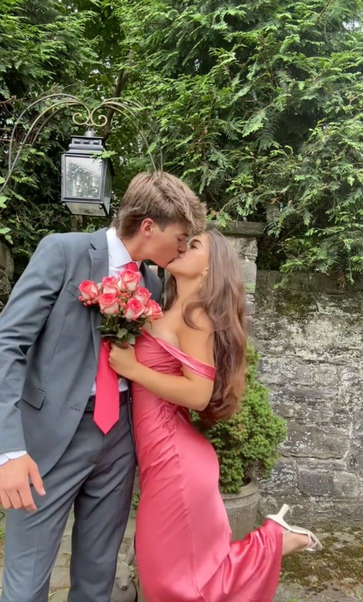 Rosa schulterfreies Satin-Etuikleid, langes Partykleid, Hochzeitsgastkleid, DP3826