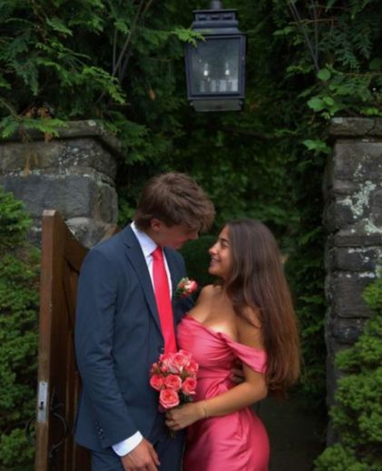 Rosa schulterfreies Satin-Etuikleid, langes Partykleid, Hochzeitsgastkleid, DP3826