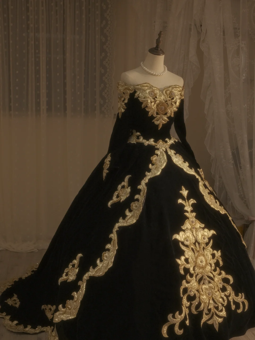 Elegantes schwarzes schulterfreies Quinceanera-Kleid mit langen Ärmeln, Geburtstagsballkleid, DP5154