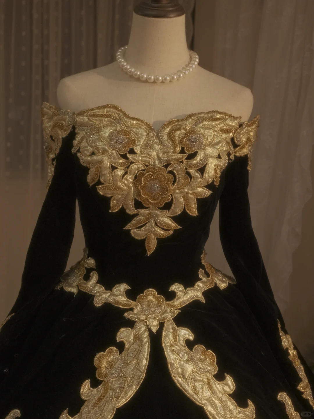 Elegantes schwarzes schulterfreies Quinceanera-Kleid mit langen Ärmeln, Geburtstagsballkleid, DP5154