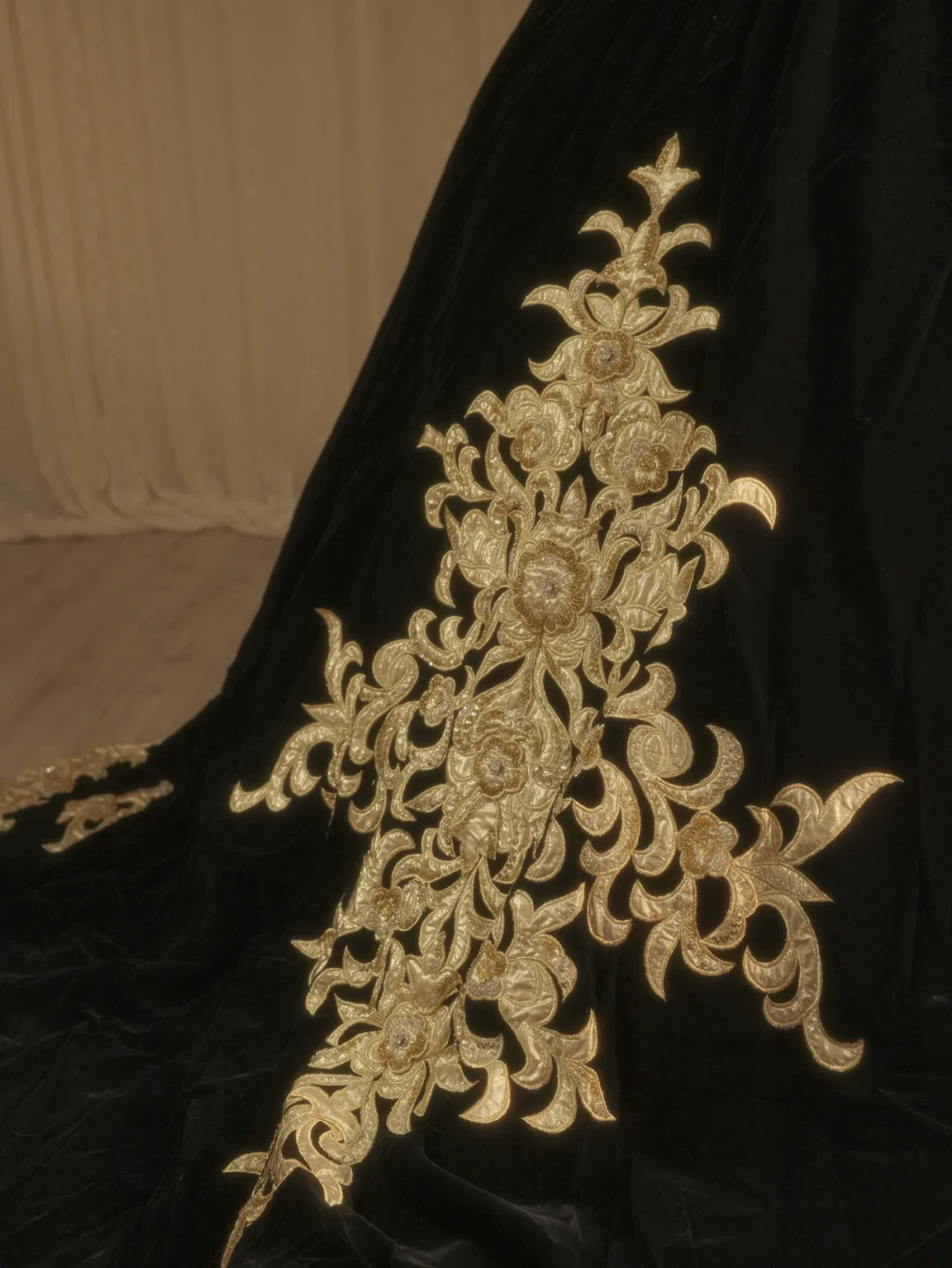 Elegantes schwarzes schulterfreies Quinceanera-Kleid mit langen Ärmeln, Geburtstagsballkleid, DP5154