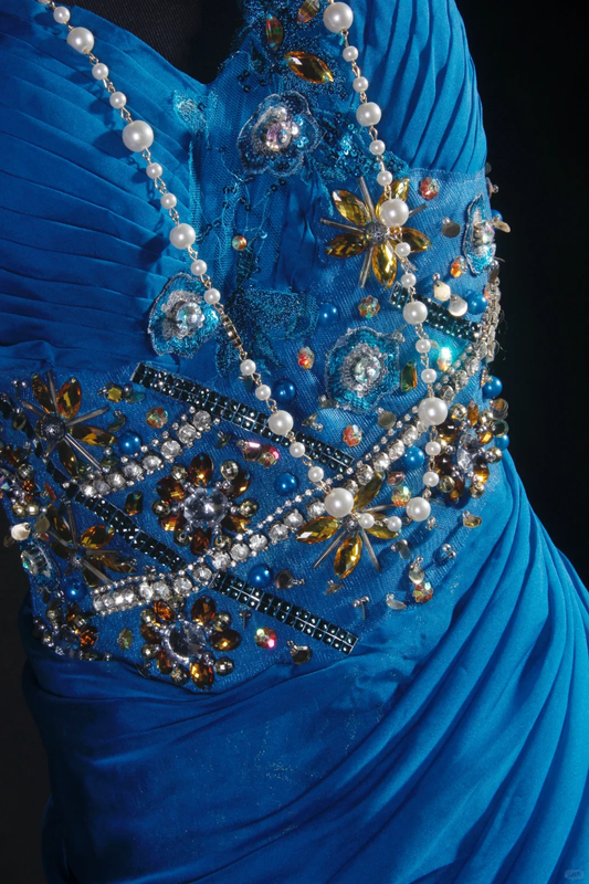 Glamorous Royal Blue Mermaid V-Neck Sleeveless Lace Embroidery Beaded Evening Gown DP7379