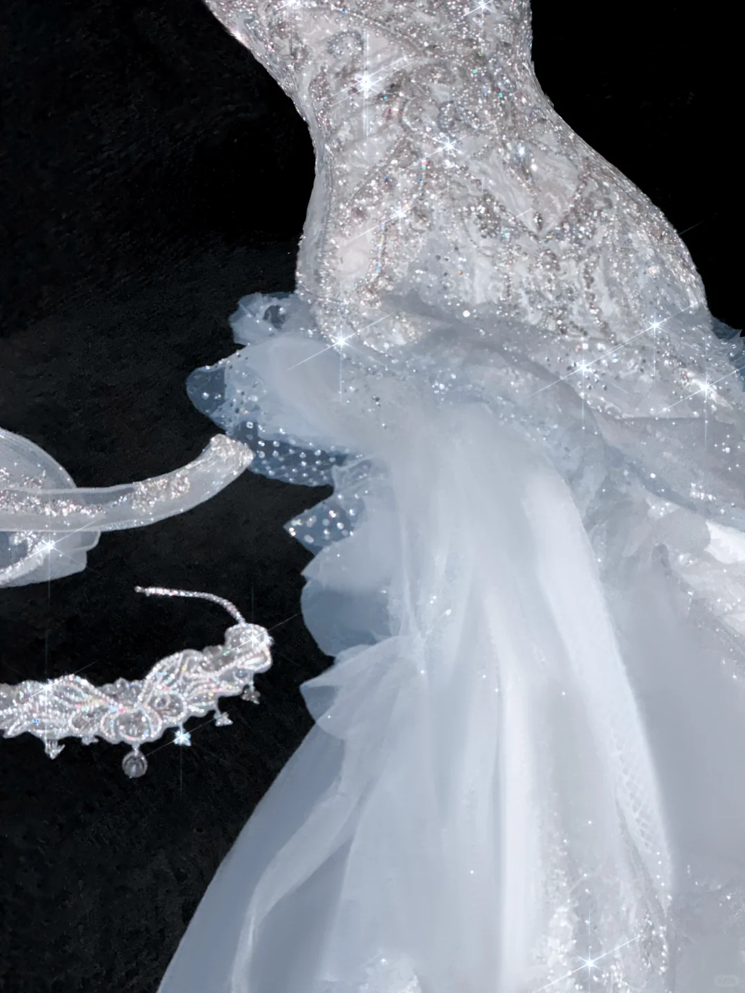 Elegantes, bodenlanges Brautkleid im Meerjungfrau-Stil mit herzförmigem Ausschnitt, Spitze und Tüll mit Perlenapplikationen, DP6173