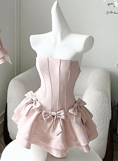 Robe de soirée rouge bustier trapèze à volants et nœud papillon, DP3052