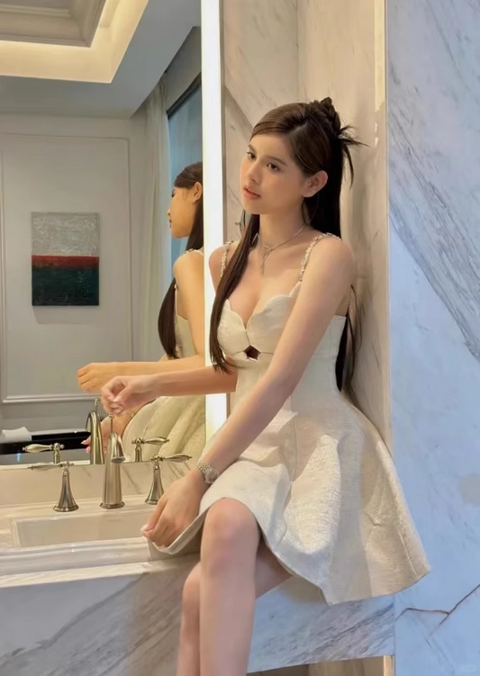 Robe de soirée trapèze à bretelles spaghetti et motif perles beige tendance, DP5832