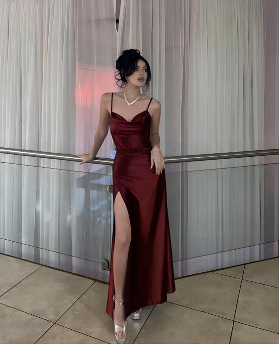 Robe longue de soirée rouge vin à bretelles et fente, DP3091